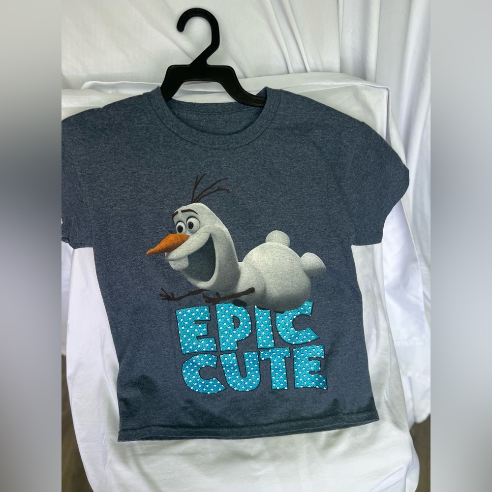Disney Frozen Olaf tee in excellent condition